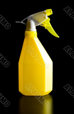 yellow spray bottle 