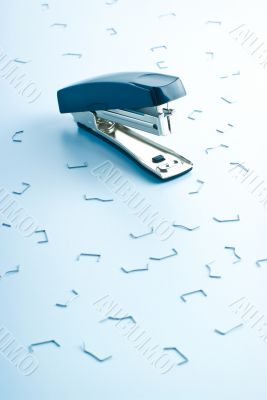 office stapler and many clips