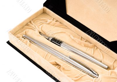 gift box with two pens 