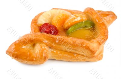 Cake with fruit and berrie