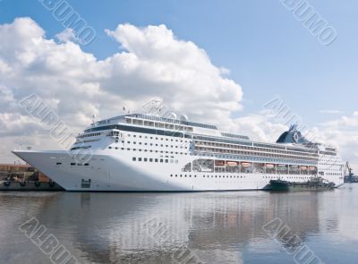 the big passenger ship in the trade port
