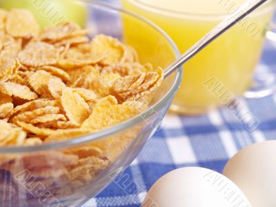 Corn flakes and juice