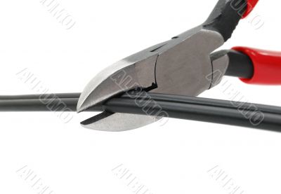 Cutting pliers