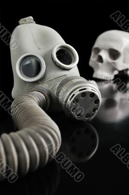 gas mask and Skull 