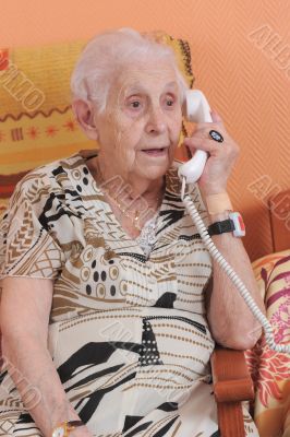  senior woman and phone