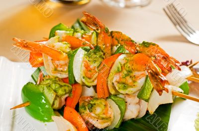 shrimps and vegetables skewers