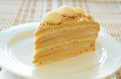 Caramel medovik cake