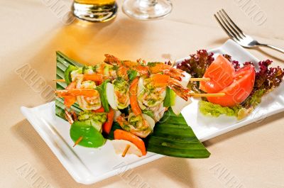 shrimps and vegetables skewers