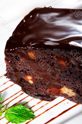 chocolate and walnuts cake