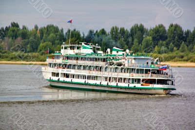 Turn the steamer on the Volga River