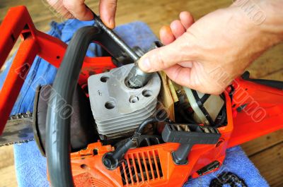 Replacing Spark Plug, Chainsaw  Maintenance
