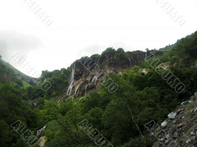 Kings` watrefall. 77 strings