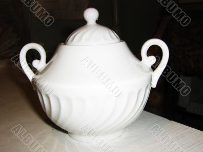 Porcelain sugar bowl.