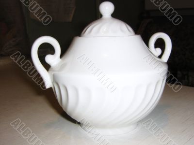 Porcelain sugar bowl.