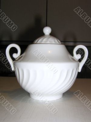 Porcelain sugar bowl.