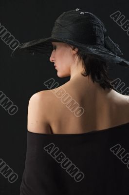  pretty woman with a  hat on her head