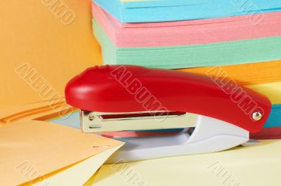 Stapler with note paper
