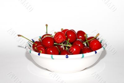 many cherries in a bowl