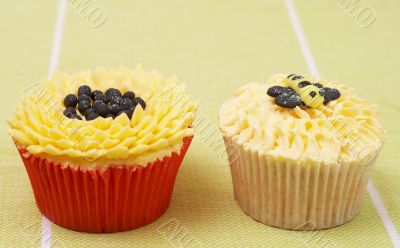 Vanilla cupcakes with sunflower and bee decorations