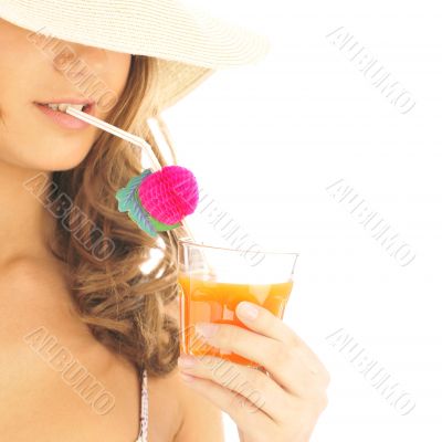 Woman drinking orange juice and wearing summer hat. Vacation con