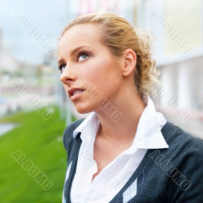 Closeup portrait of a beautiful woman in the city at summer time