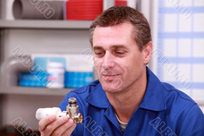 Plumber with a thermostatic radiator valve