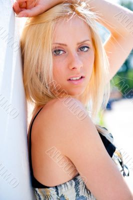 Closeup portrait shot of a young, beautiful, blon</s
