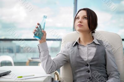 Beautiful business woman thinking about"magenta"> some</spa