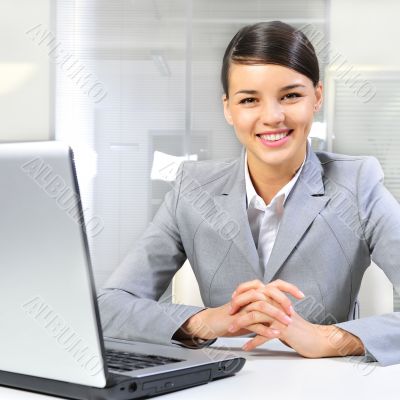 Young business woman on a laptop at her offic