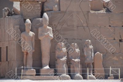 statues in egypt
