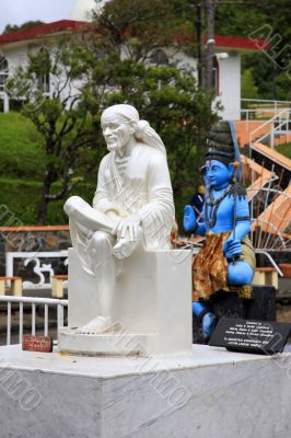 Statue at Grand Bassin lake