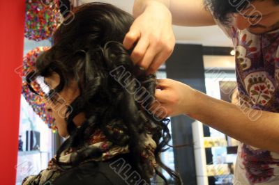masterfully makes hair