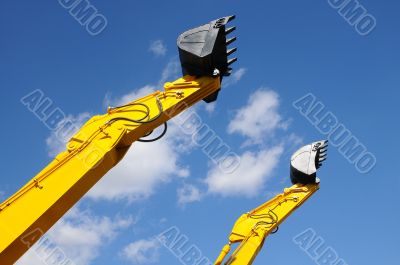 Bulldozer shovel opposite blue sky