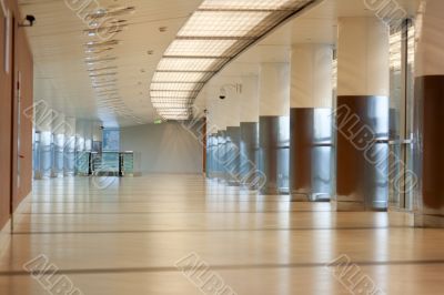 Corridor with pillar in aeroport