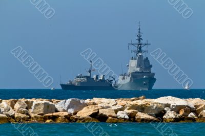 Frigate F-101 and mine hunter-killers M-31 