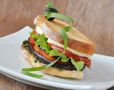 Sandwich with eggplant, tomatoes, peppers and cheese