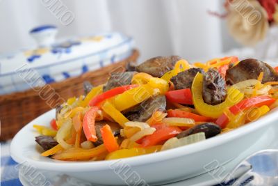 Chicken liver with vegetables