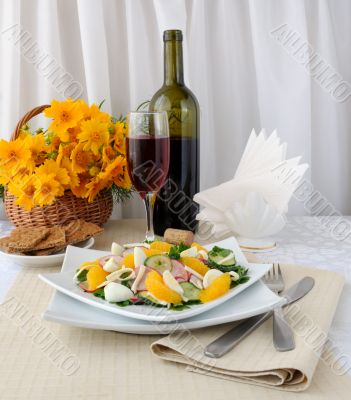 Vitamin salad with pink wine