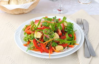 Vegetable salad with grilled cheese