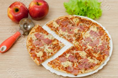 Appetizing pizza with ham