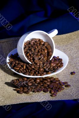 The inverted cup with coffee beans