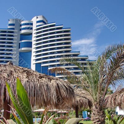 Le Meridien Al Aqah Beach Resort 