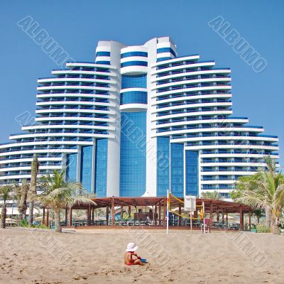 Le Meridien Al Aqah Beach Resort