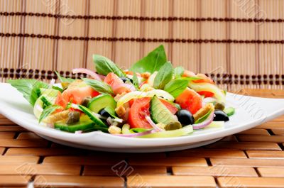 Vegetable salad with basil