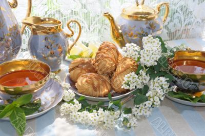  Morning tea with biscuits