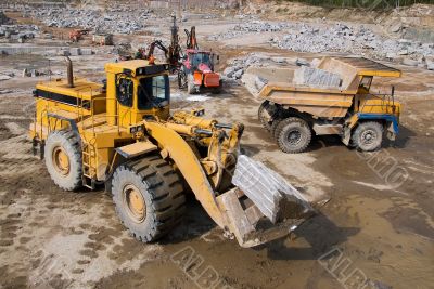 Excavation and dump vehicle