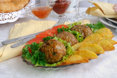 Meatballs with herbs and potatoes