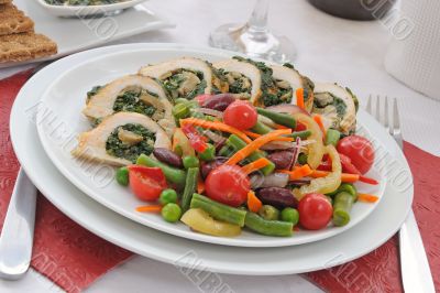 Chicken roulade with spinach and mushrooms with vegetables