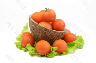 Cherry tomatoes with leaf lettuce