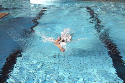 man swiming underwater